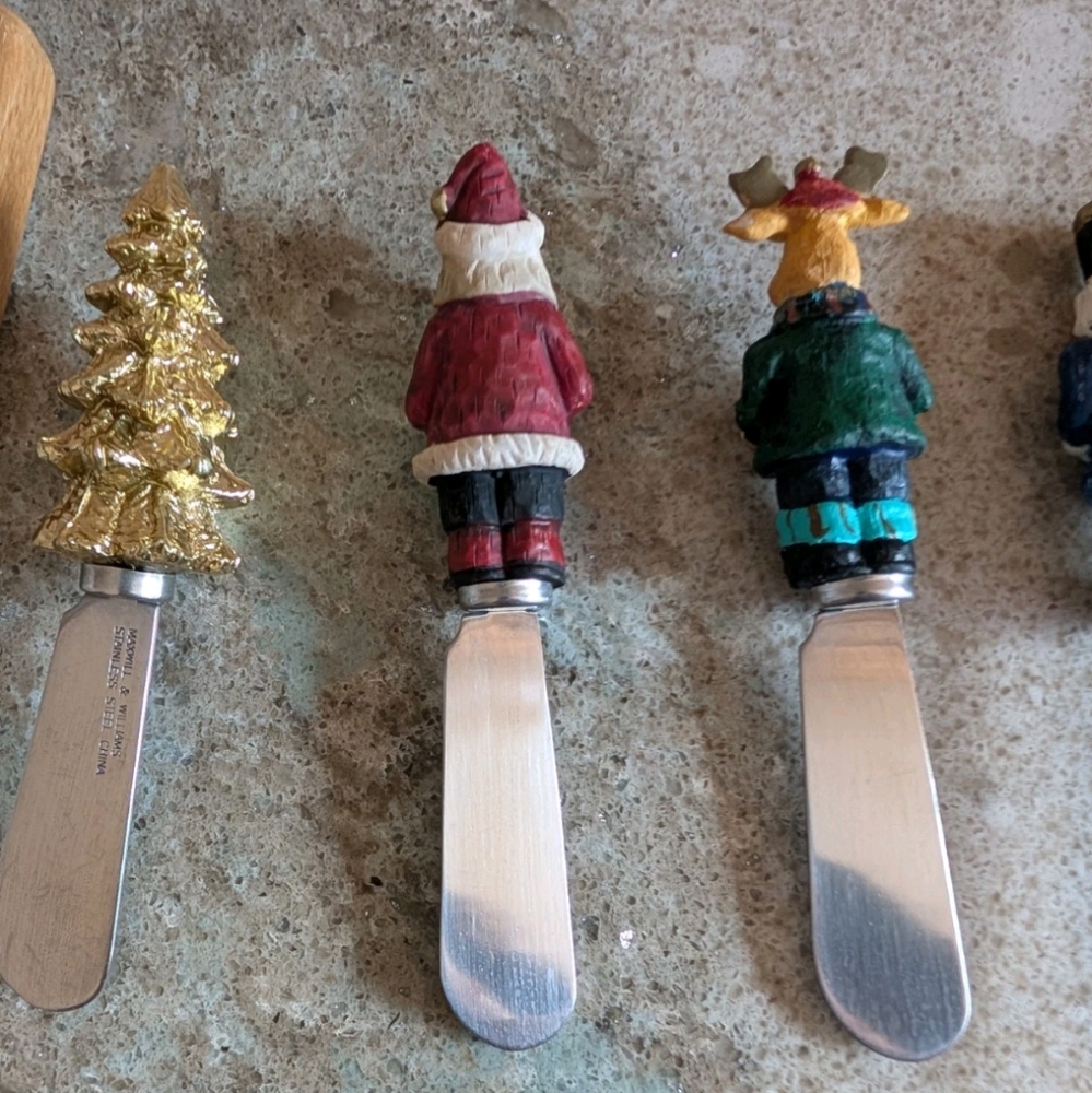 Lot of 7 Misc Cheese Butter Knives Spreaders Christmas Tree Snowman Reindeer SC - Picture 7 of 8